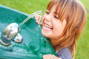 Kako odabrati sigurnu vodu za bebe