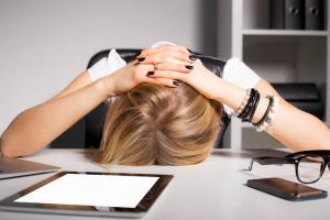 Kako brzo osloboditi stresa u uredu: 5 korisne načine