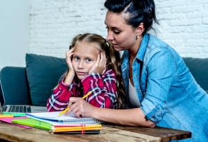Strpljenja, samo strpljenja: kako naučiti svoje dijete da rade svoj domaći na vlastitu