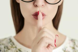 5 stvari opasne razgovarati s drugima: držati ih u tajnosti