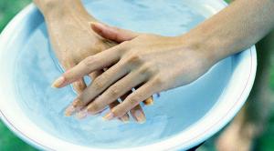 Kako ojačati lomljive suhe nokte